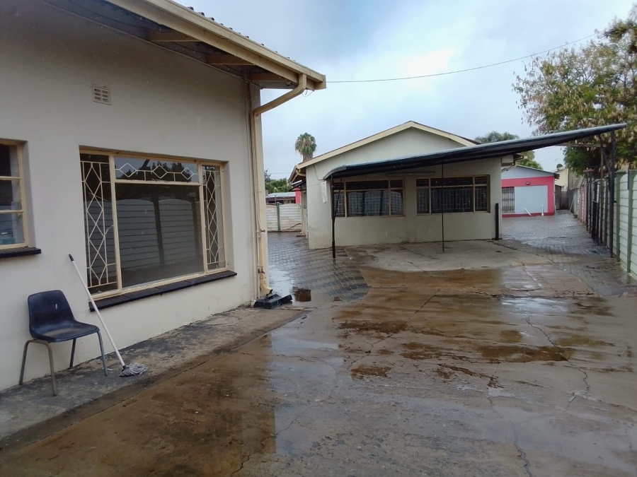 To Let 1 Bedroom Property for Rent in Oos Einde North West